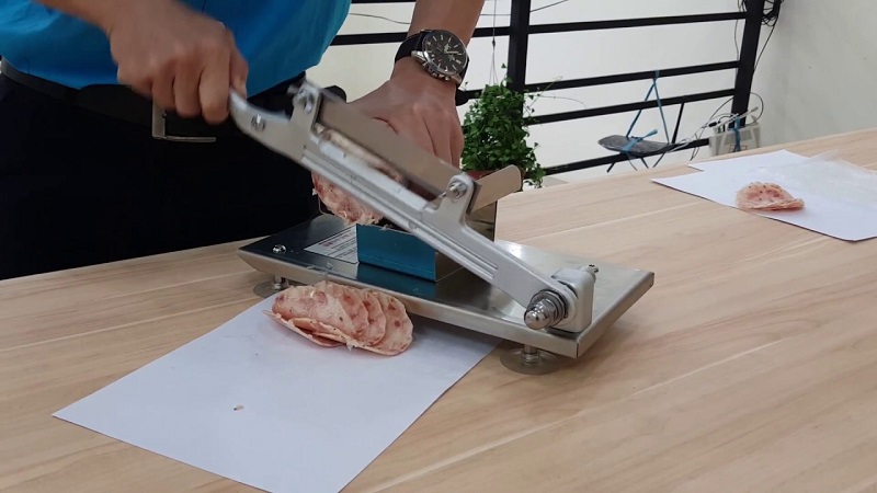 máy cắt thịt cầm tay