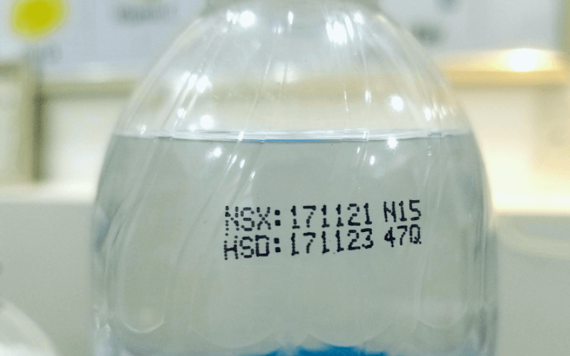 Vì sao lại có hạn sử dụng trên chai nước?