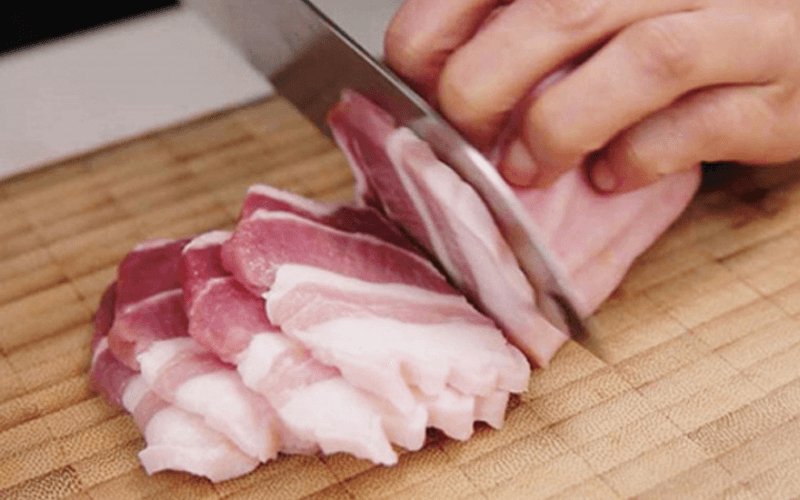 Cách cắt thịt heo đúng thớ 