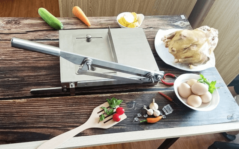 Cách cắt thịt heo bằng máy cắt thịt mini tại nhà 